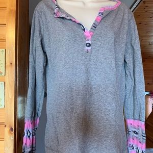 Thumbhole Gray tee with pink detail M